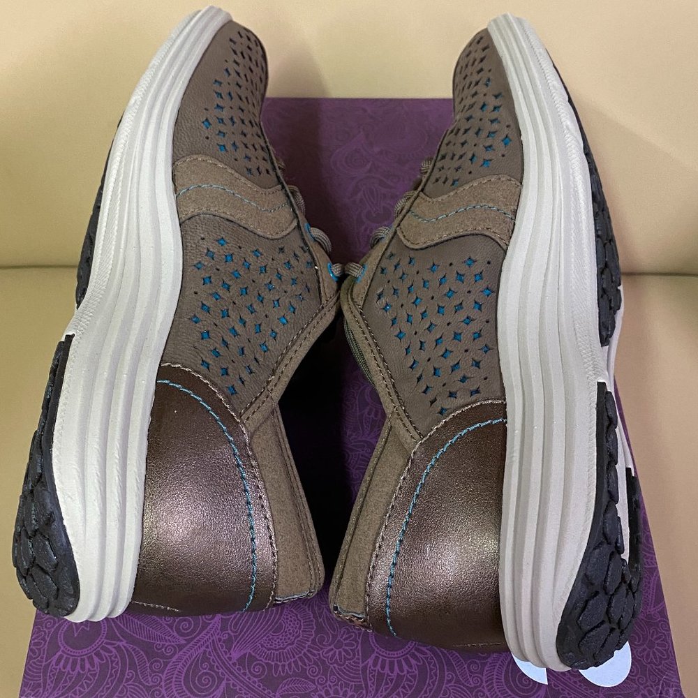 Aravon Women's Betty-AR Oxford Lace Up Sneakers - Picture 5 of 8